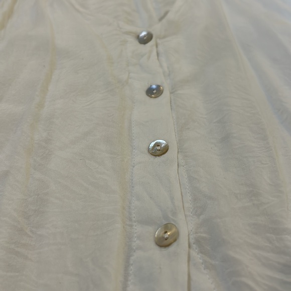 Flowy White Top - Picture 2 of 6